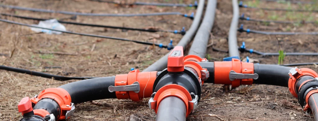 Raccords et vannes d'une station de distribution d'irrigation